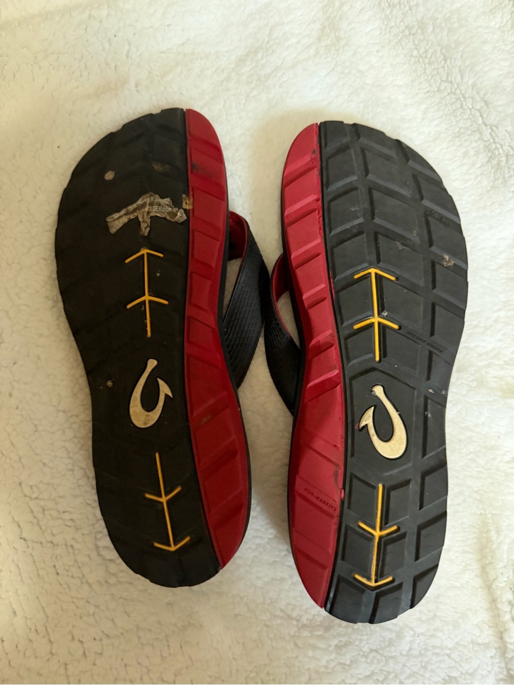 Oulkai Nui size 10 women’s Black and Red  Flip Flop Sandals - Picture 2 of 2